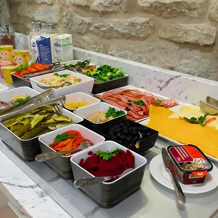 Rixwell Viru Square 호텔 3*