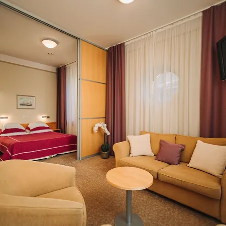 Rixwell Viru Square 酒店