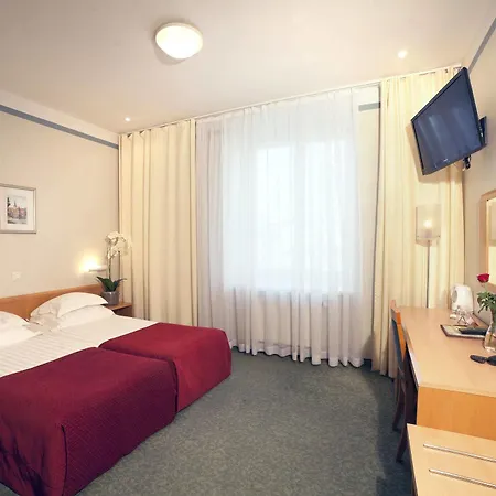 Rixwell Viru Square Otel